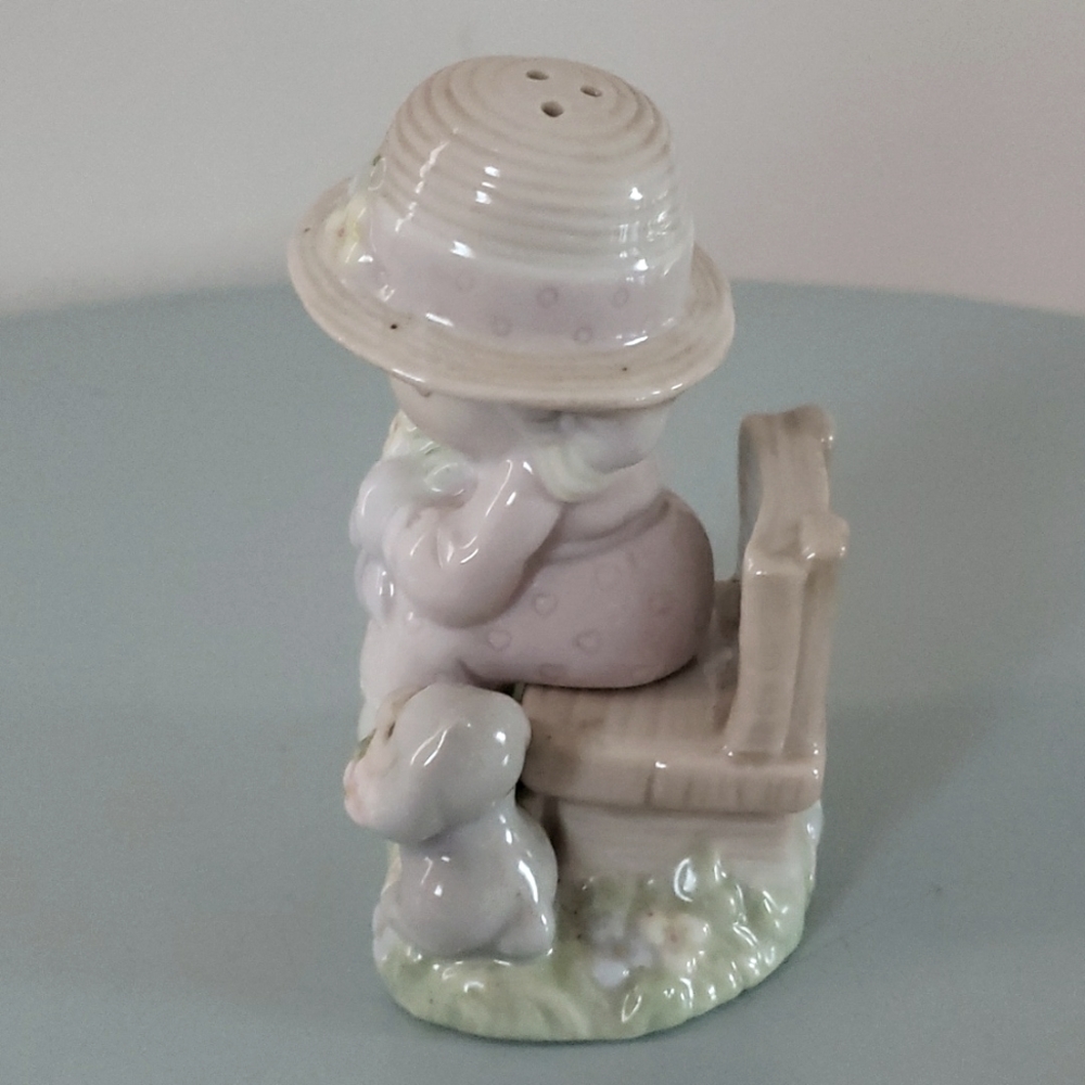 Precious Moments - Seasoned with a Smile - Enesco Salt and Pepper Shakers. - Picture 7 of 16